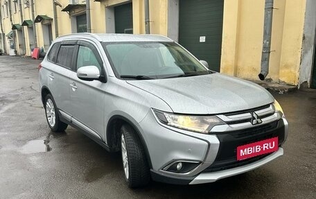 Mitsubishi Outlander III рестайлинг 3, 2016 год, 1 680 000 рублей, 5 фотография