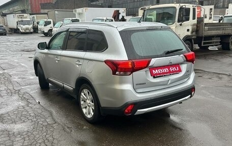 Mitsubishi Outlander III рестайлинг 3, 2016 год, 1 680 000 рублей, 6 фотография