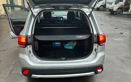 Mitsubishi Outlander III рестайлинг 3, 2016 год, 1 680 000 рублей, 13 фотография