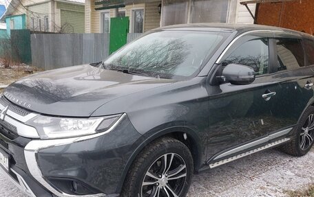 Mitsubishi Outlander III рестайлинг 3, 2019 год, 2 500 000 рублей, 2 фотография