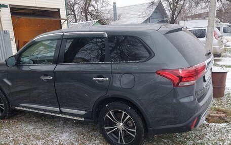 Mitsubishi Outlander III рестайлинг 3, 2019 год, 2 500 000 рублей, 7 фотография