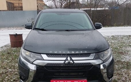 Mitsubishi Outlander III рестайлинг 3, 2019 год, 2 500 000 рублей, 9 фотография
