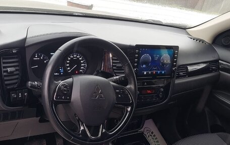 Mitsubishi Outlander III рестайлинг 3, 2019 год, 2 500 000 рублей, 10 фотография