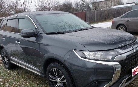 Mitsubishi Outlander III рестайлинг 3, 2019 год, 2 500 000 рублей, 6 фотография