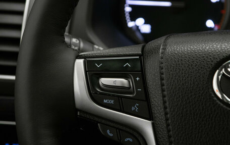 Toyota Land Cruiser Prado 150 рестайлинг 2, 2021 год, 6 490 000 рублей, 11 фотография