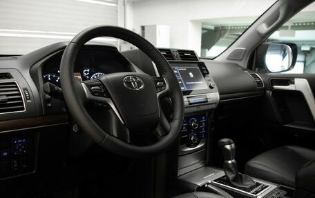 Toyota Land Cruiser Prado 150 рестайлинг 2, 2021 год, 6 490 000 рублей, 7 фотография