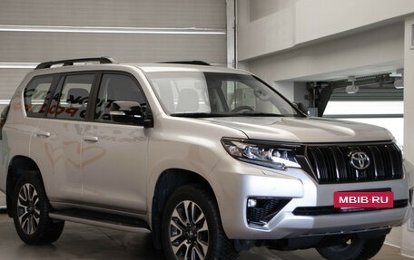 Toyota Land Cruiser Prado 150 рестайлинг 2, 2021 год, 6 490 000 рублей, 3 фотография