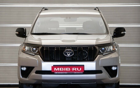 Toyota Land Cruiser Prado 150 рестайлинг 2, 2021 год, 6 490 000 рублей, 2 фотография