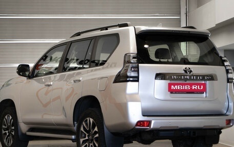 Toyota Land Cruiser Prado 150 рестайлинг 2, 2021 год, 6 490 000 рублей, 6 фотография