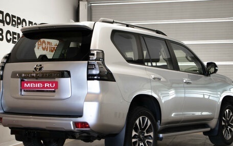 Toyota Land Cruiser Prado 150 рестайлинг 2, 2021 год, 6 490 000 рублей, 4 фотография