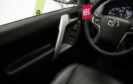 Toyota Land Cruiser Prado 150 рестайлинг 2, 2021 год, 6 490 000 рублей, 15 фотография