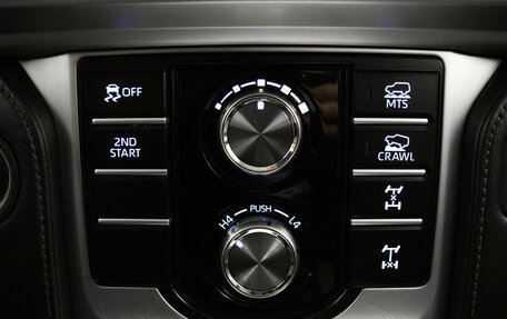 Toyota Land Cruiser Prado 150 рестайлинг 2, 2021 год, 6 490 000 рублей, 21 фотография