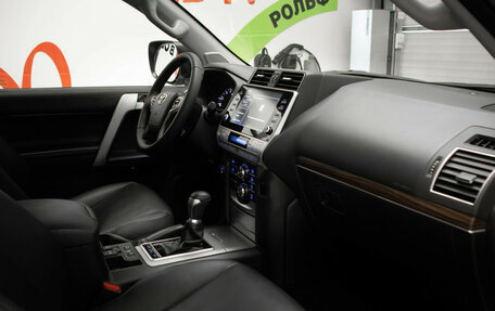 Toyota Land Cruiser Prado 150 рестайлинг 2, 2021 год, 6 490 000 рублей, 30 фотография