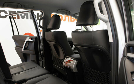 Toyota Land Cruiser Prado 150 рестайлинг 2, 2021 год, 6 490 000 рублей, 34 фотография