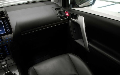 Toyota Land Cruiser Prado 150 рестайлинг 2, 2021 год, 6 490 000 рублей, 26 фотография