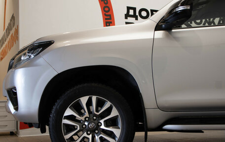 Toyota Land Cruiser Prado 150 рестайлинг 2, 2021 год, 6 490 000 рублей, 37 фотография