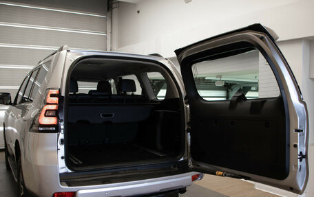 Toyota Land Cruiser Prado 150 рестайлинг 2, 2021 год, 6 490 000 рублей, 35 фотография