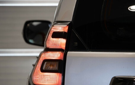 Toyota Land Cruiser Prado 150 рестайлинг 2, 2021 год, 6 490 000 рублей, 39 фотография