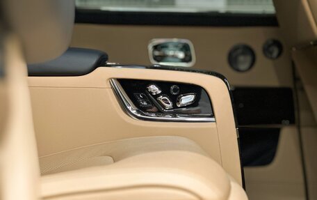 Rolls-Royce Cullinan, 2024 год, 49 550 000 рублей, 28 фотография