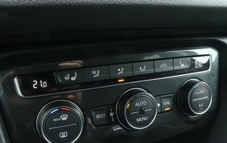 Volkswagen Tiguan II, 2020 год, 2 544 000 рублей, 11 фотография