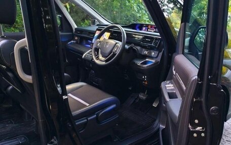 Honda Stepwgn IV, 2021 год, 1 900 000 рублей, 8 фотография