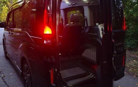 Honda Stepwgn IV, 2021 год, 1 900 000 рублей, 10 фотография