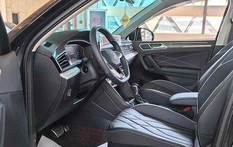 Volkswagen Tiguan, 2025 год, 4 250 000 рублей, 22 фотография