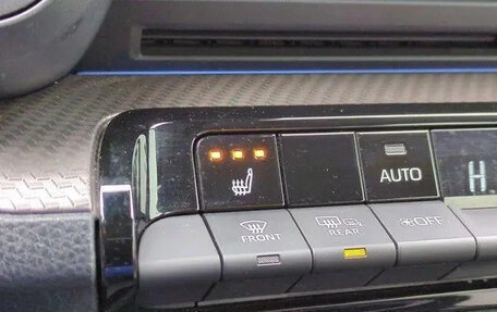 Toyota Prius IV XW50, 2024 год, 4 210 000 рублей, 6 фотография