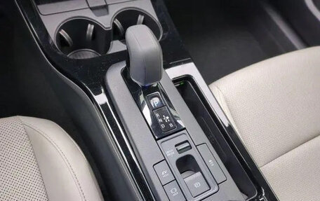 Toyota Prius IV XW50, 2024 год, 4 210 000 рублей, 5 фотография