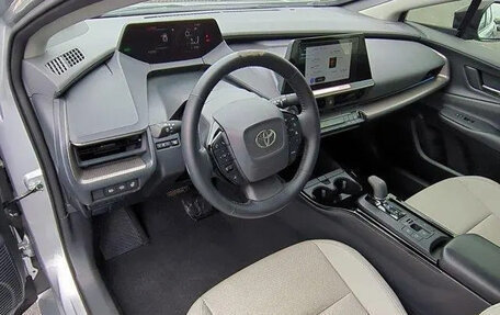 Toyota Prius IV XW50, 2024 год, 4 210 000 рублей, 11 фотография