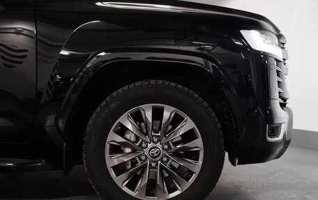 Toyota Land Cruiser, 2024 год, 22 000 000 рублей, 6 фотография