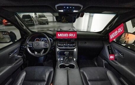 Toyota Land Cruiser, 2024 год, 22 000 000 рублей, 24 фотография
