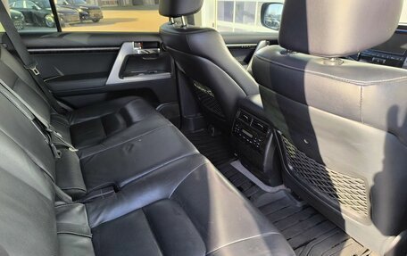 Toyota Land Cruiser 200, 2015 год, 3 580 000 рублей, 16 фотография