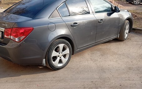 Chevrolet Cruze II, 2010 год, 700 000 рублей, 3 фотография