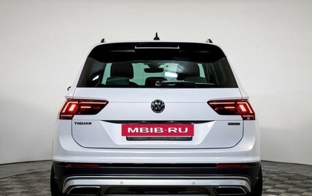 Volkswagen Tiguan II, 2019 год, 1 875 000 рублей, 6 фотография