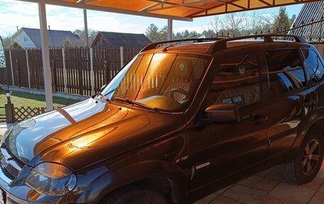 Chevrolet Niva I рестайлинг, 2017 год, 800 000 рублей, 2 фотография