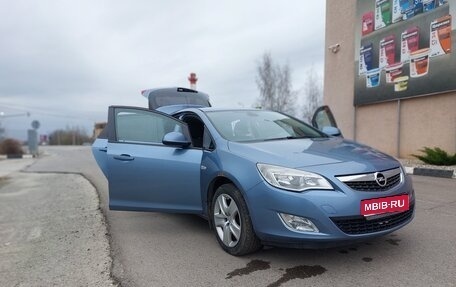 Opel Astra J, 2010 год, 620 000 рублей, 1 фотография