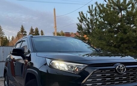 Toyota RAV4, 2019 год, 3 050 000 рублей, 1 фотография