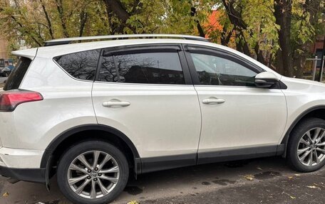 Toyota RAV4, 2017 год, 1 830 000 рублей, 2 фотография