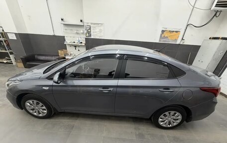 Hyundai Solaris II рестайлинг, 2018 год, 1 350 000 рублей, 4 фотография