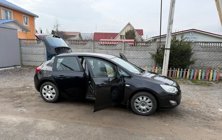 Opel Astra J, 2011 год, 620 000 рублей, 2 фотография