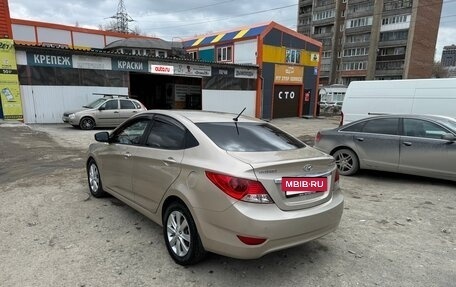 Hyundai Solaris II рестайлинг, 2011 год, 750 000 рублей, 4 фотография