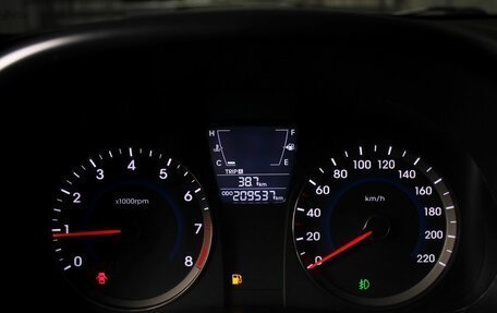 Hyundai Solaris II рестайлинг, 2013 год, 780 000 рублей, 18 фотография