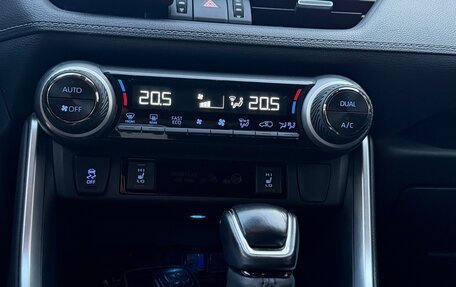 Toyota RAV4, 2019 год, 3 050 000 рублей, 10 фотография