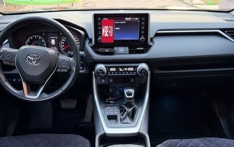 Toyota RAV4, 2019 год, 3 050 000 рублей, 8 фотография