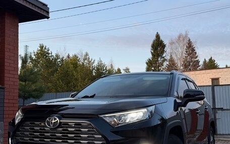 Toyota RAV4, 2019 год, 3 050 000 рублей, 4 фотография