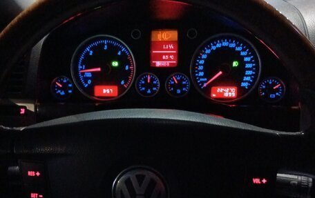 Volkswagen Touareg III, 2004 год, 850 000 рублей, 2 фотография