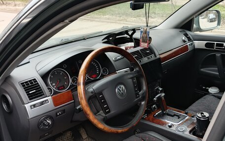 Volkswagen Touareg III, 2004 год, 850 000 рублей, 3 фотография