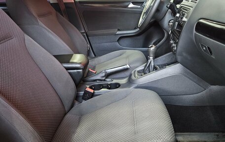 Volkswagen Jetta VI, 2011 год, 450 000 рублей, 11 фотография