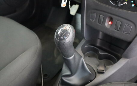 Renault Logan II, 2019 год, 739 000 рублей, 11 фотография